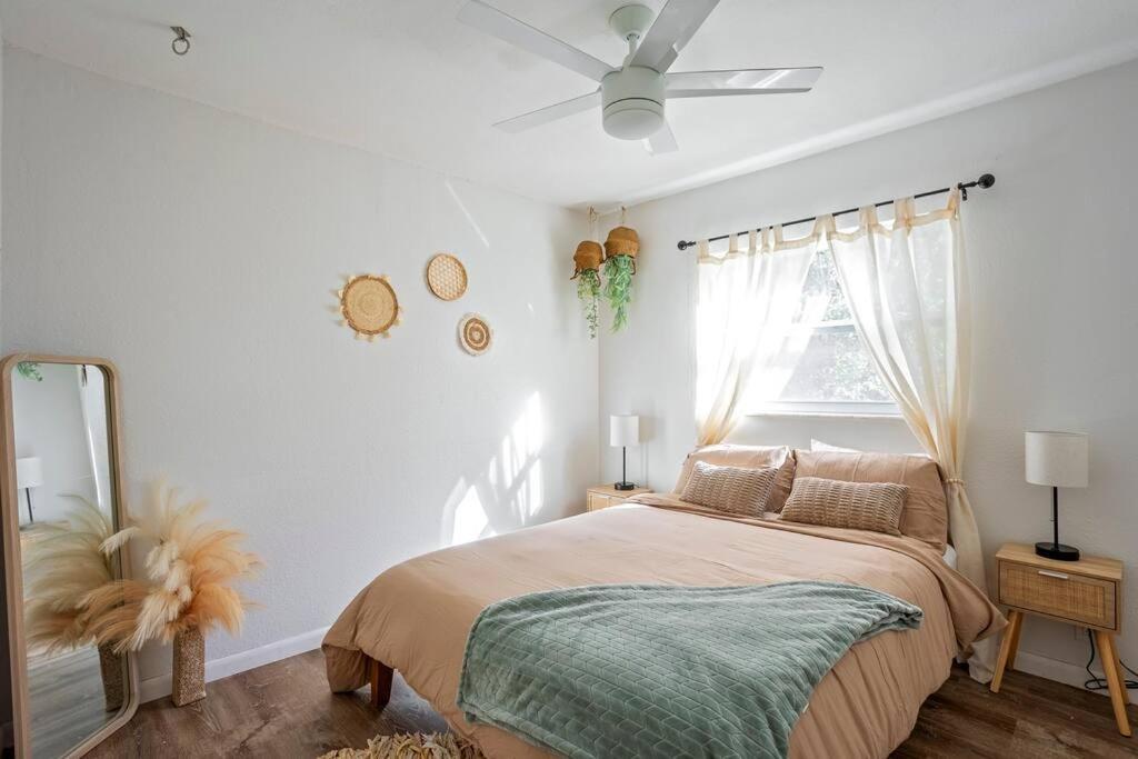 Cozy Lakefront Home W/ Pool -7 Mins From Legoland 윈터헤이븐 외부 사진