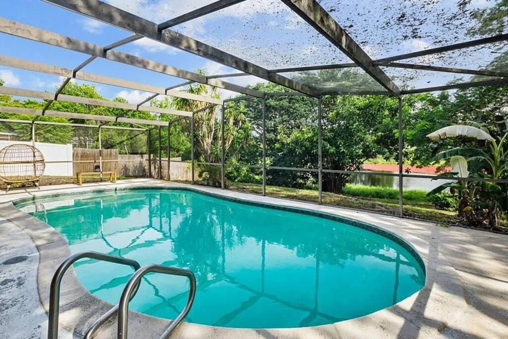 Cozy Lakefront Home W/ Pool -7 Mins From Legoland 윈터헤이븐 외부 사진