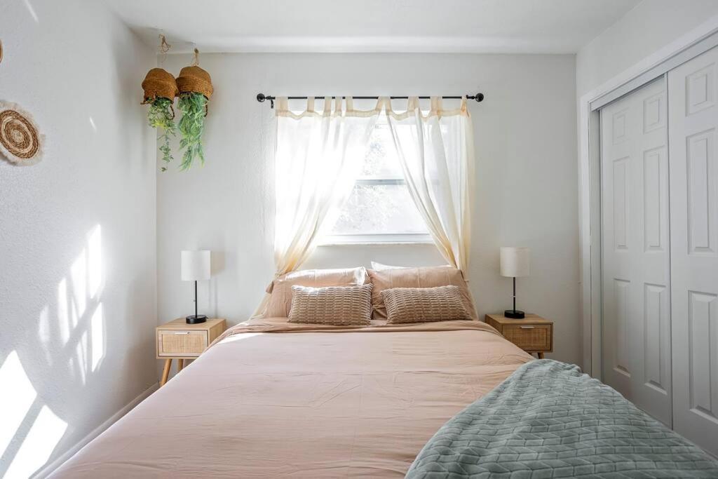 Cozy Lakefront Home W/ Pool -7 Mins From Legoland 윈터헤이븐 외부 사진