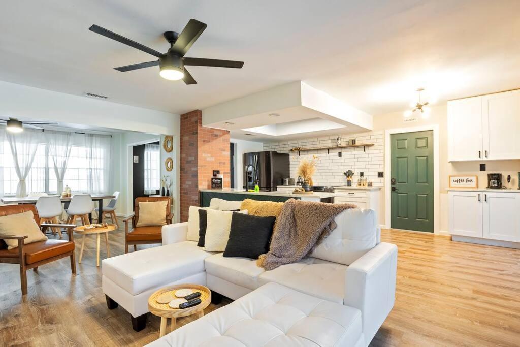 Cozy Lakefront Home W/ Pool -7 Mins From Legoland 윈터헤이븐 외부 사진