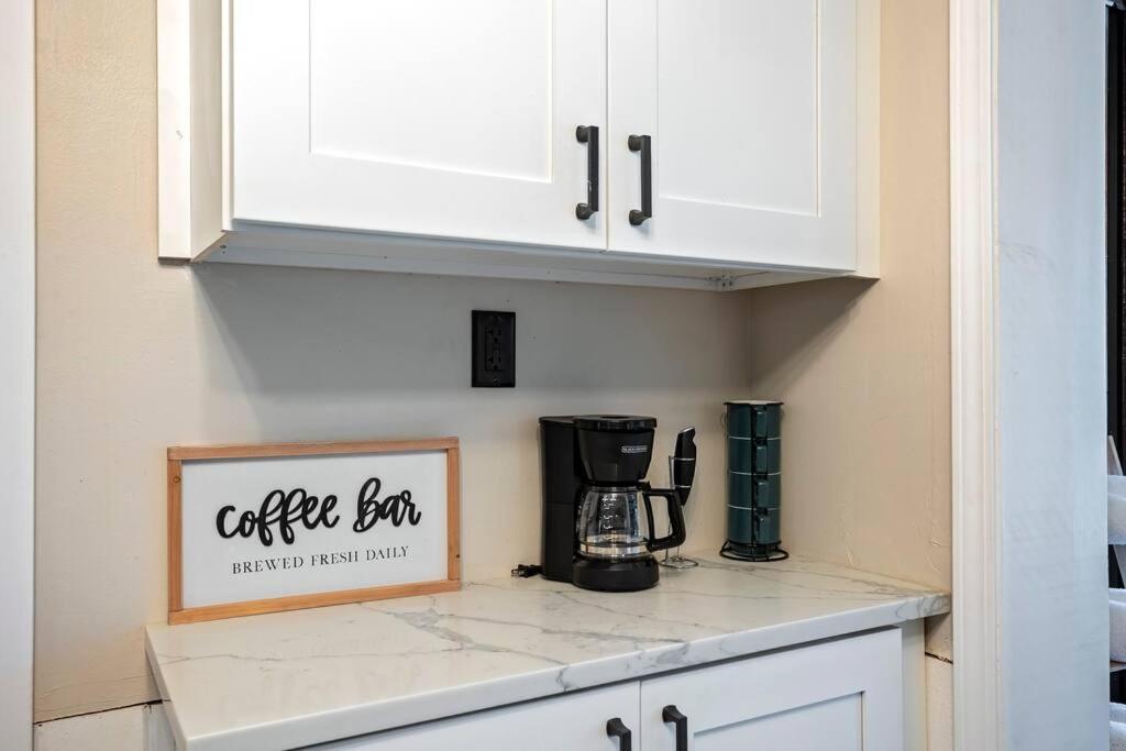 Cozy Lakefront Home W/ Pool -7 Mins From Legoland 윈터헤이븐 외부 사진