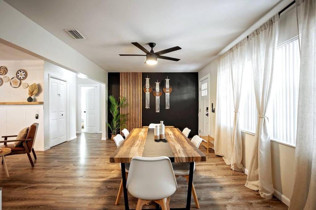 Cozy Lakefront Home W/ Pool -7 Mins From Legoland 윈터헤이븐 외부 사진