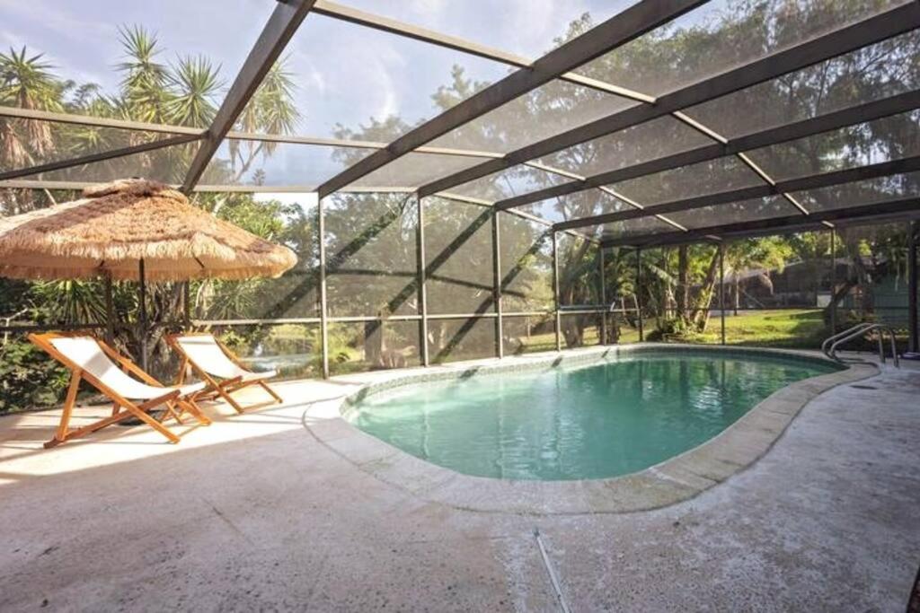 Cozy Lakefront Home W/ Pool -7 Mins From Legoland 윈터헤이븐 외부 사진