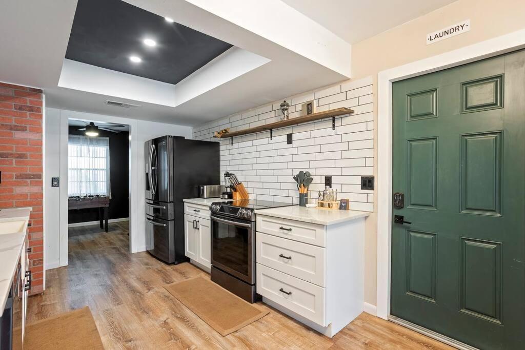 Cozy Lakefront Home W/ Pool -7 Mins From Legoland 윈터헤이븐 외부 사진