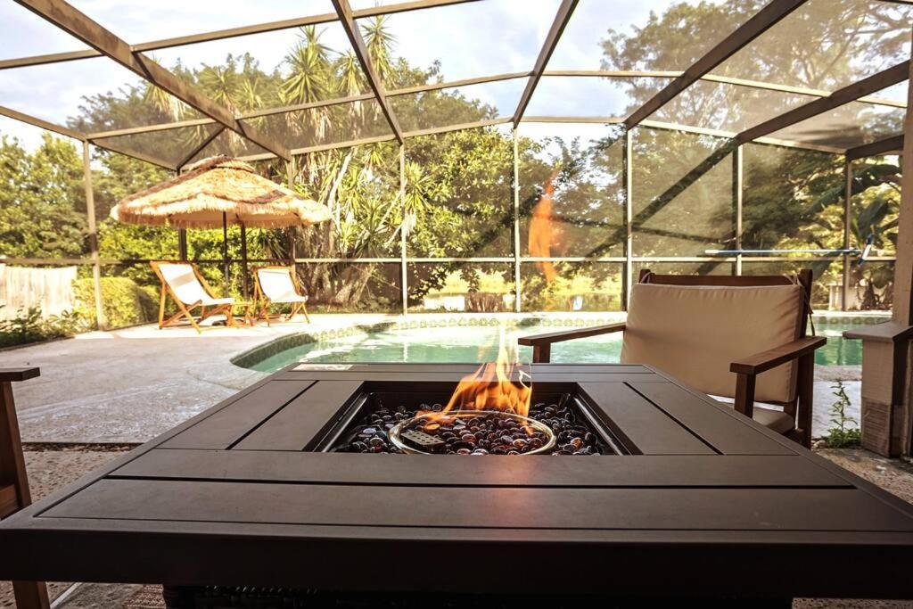 Cozy Lakefront Home W/ Pool -7 Mins From Legoland 윈터헤이븐 외부 사진